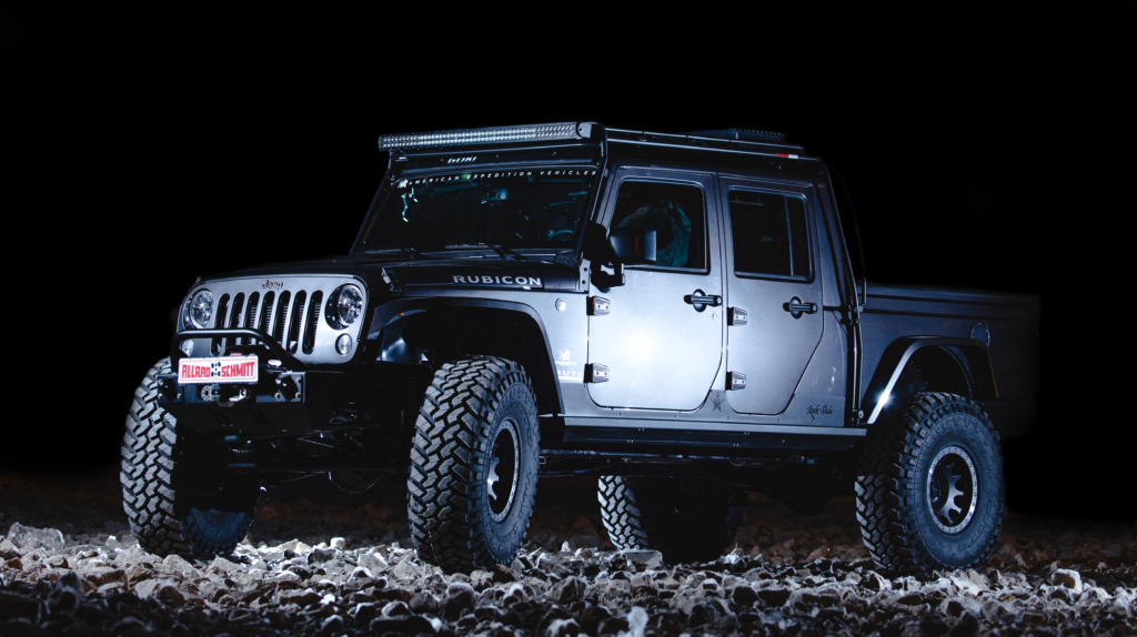 Jeep Wrangler Brute bei Nacht